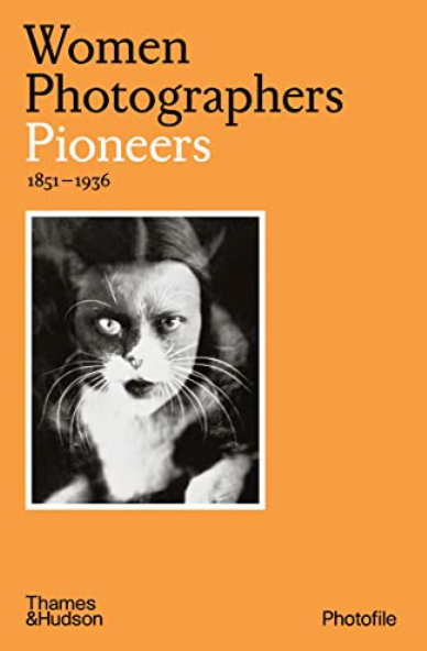 Women Photographers: Pioneers (Photofile)