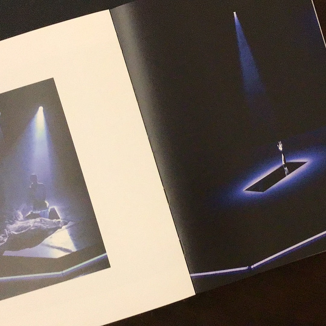 一瞥矇矓:鄭冬的劇場攝影(A Glimpse of Mist: Winter Chiang’s Theater Photography)