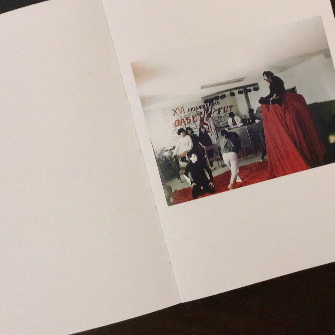 一瞥矇矓:鄭冬的劇場攝影(A Glimpse of Mist: Winter Chiang’s Theater Photography)